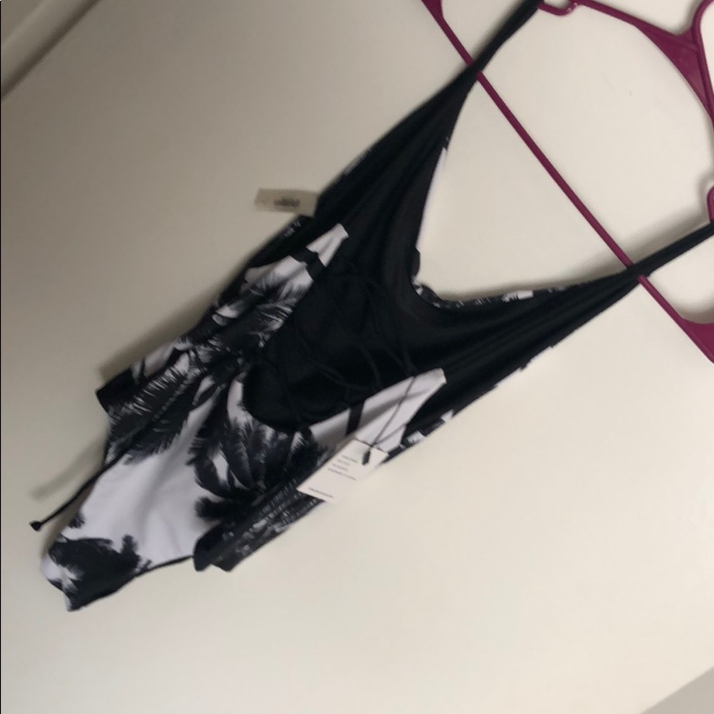 Bathing suit - Picture 2 of 5